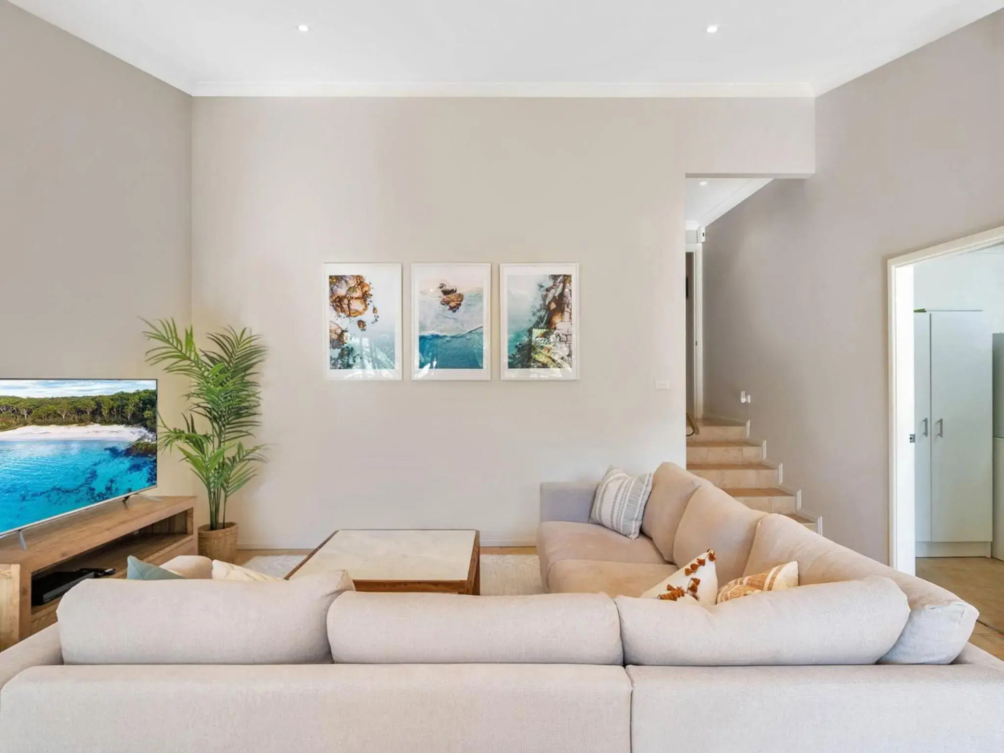 A 7 minute stroll to Greenfield Beach and White Sands Walk