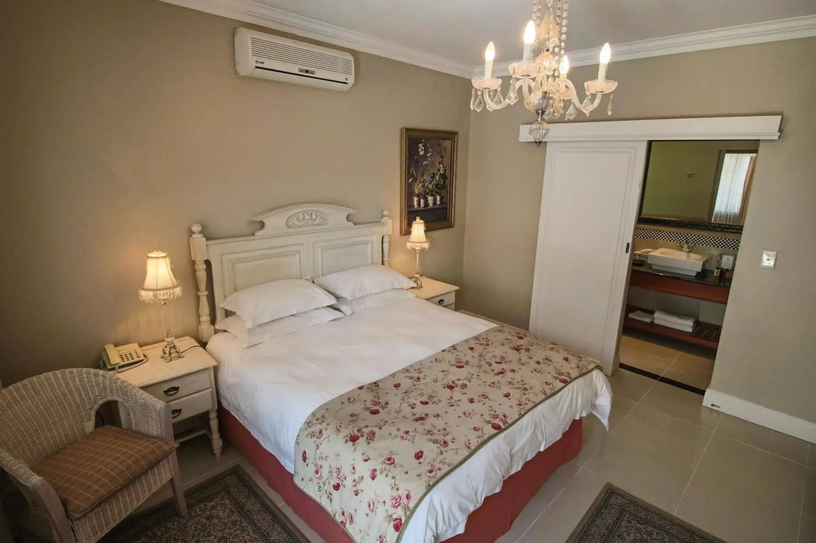 The Victorian 1906 Hotel