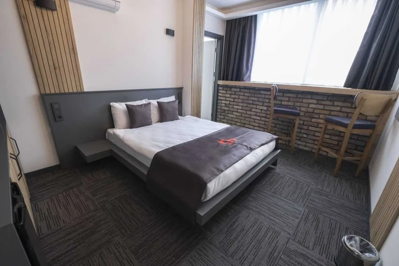 Dewy Hotel