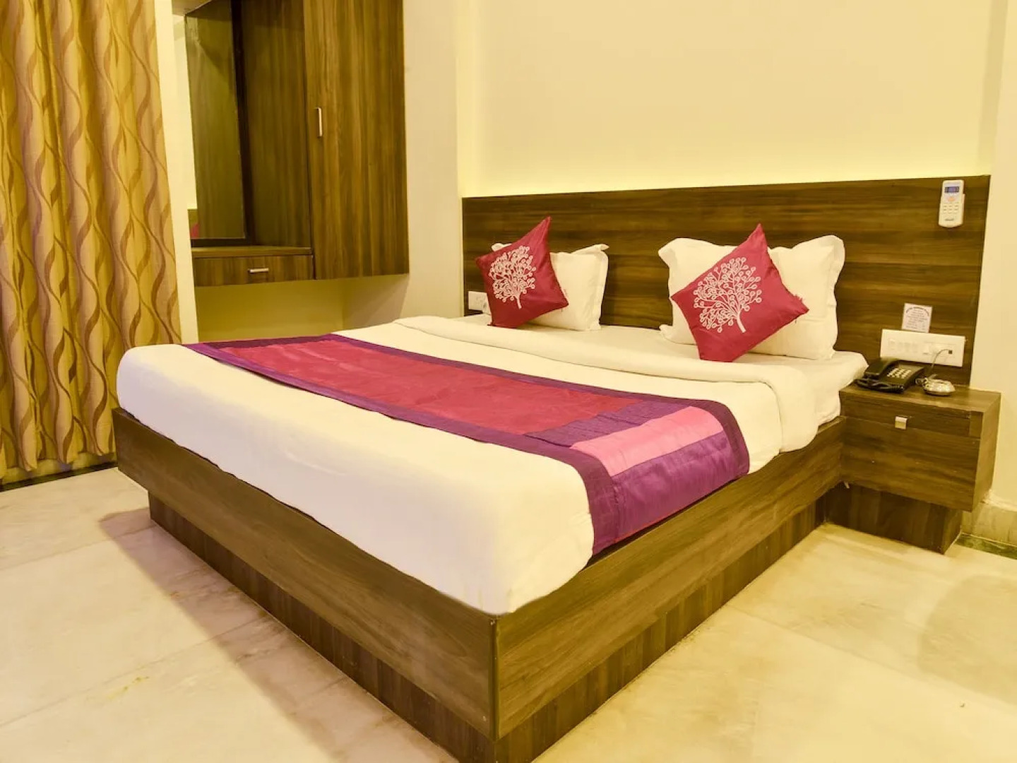OYO 4448 Hotel Suresh Plaza