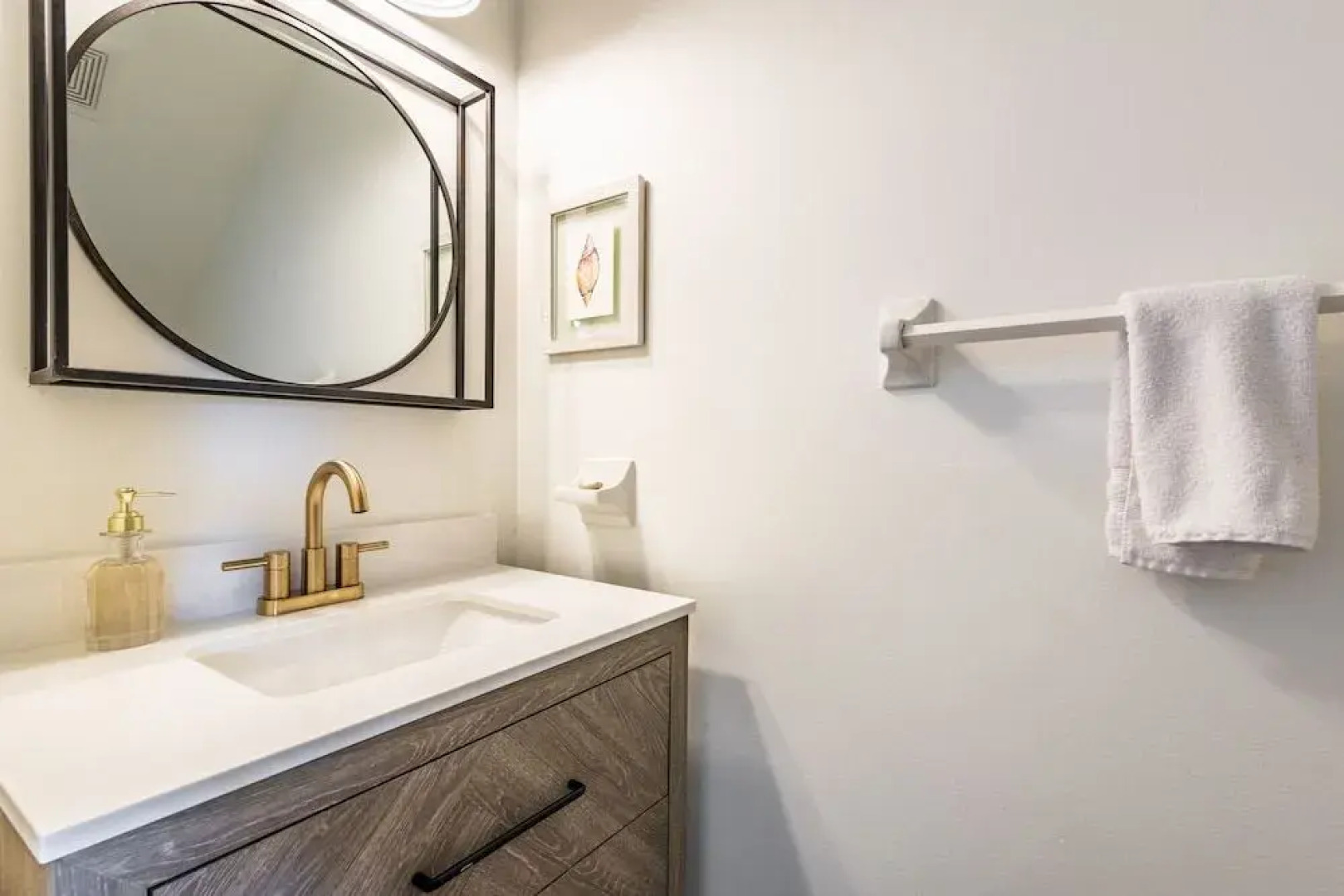 Amazing 2 BDR Townhouse Near beach