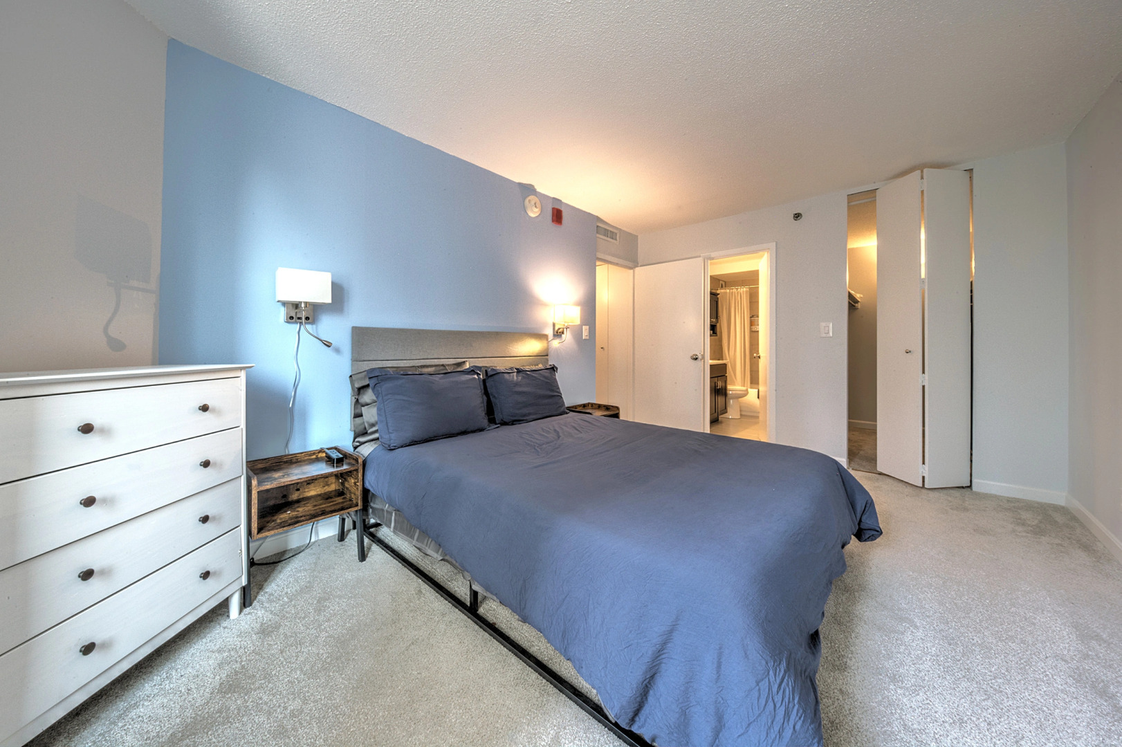 Outstanding Upgraded Luxury Apt!