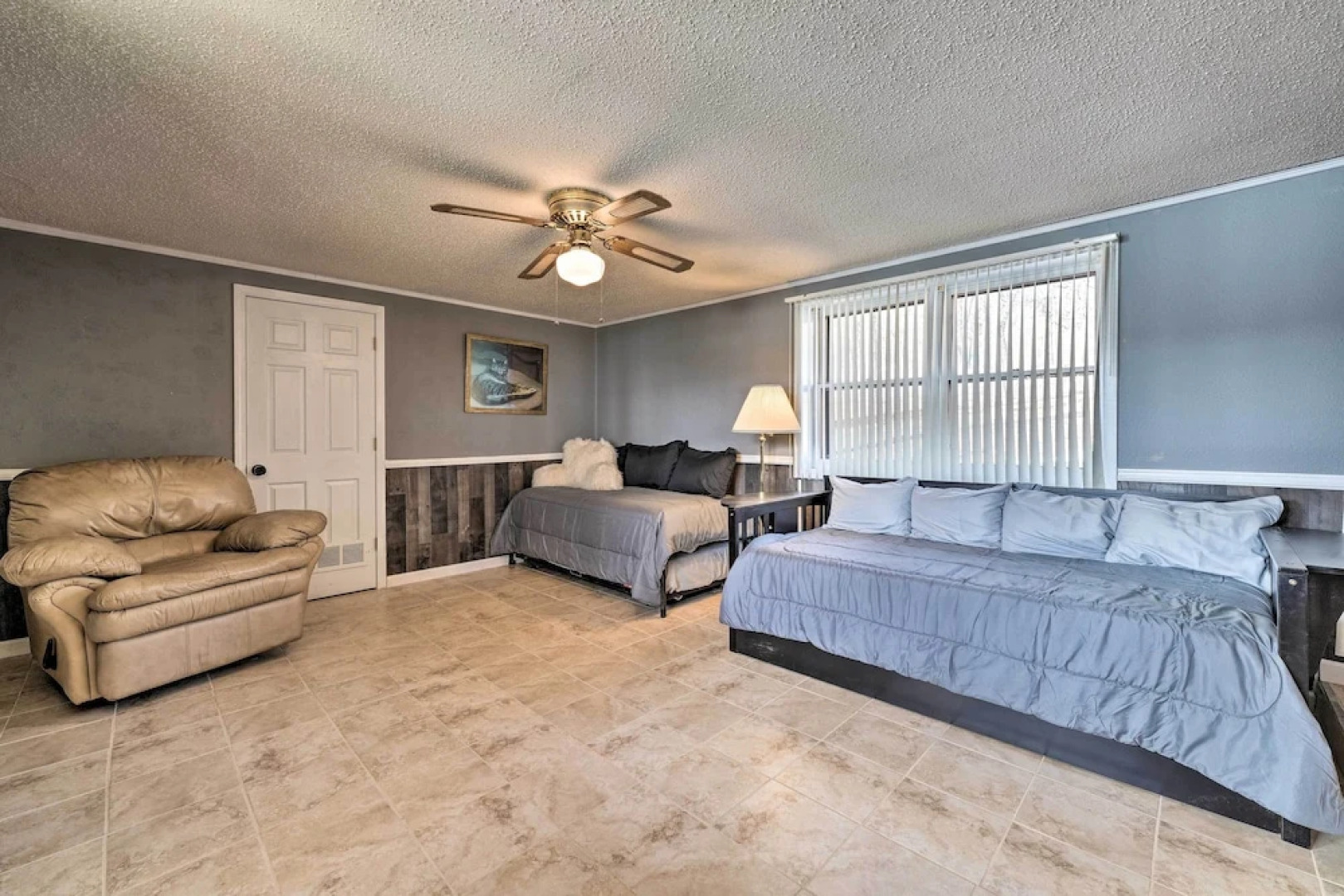 Lakefront Vacation Rental w/ Deck & 2 Docks!