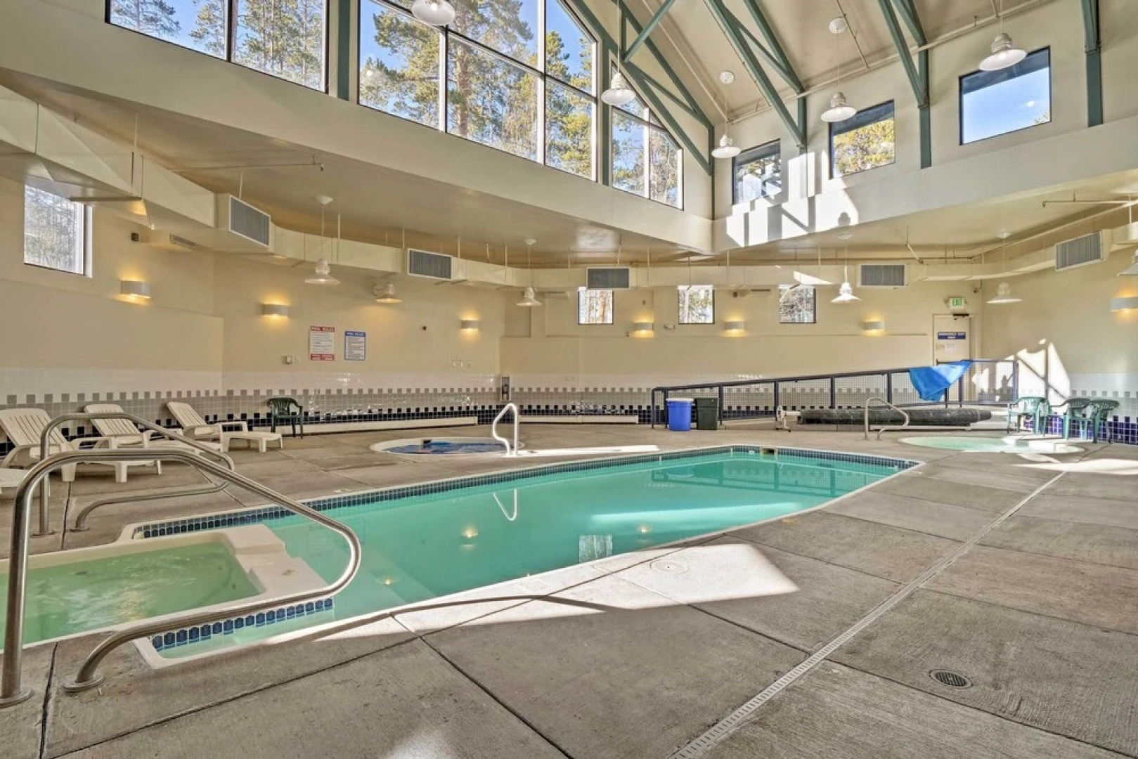 Silverthorne Condo W/pool Access - Shuttle to Town