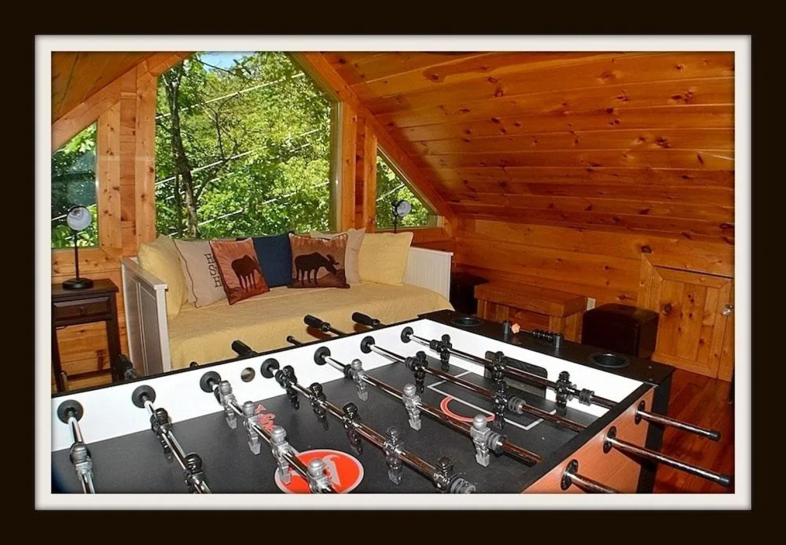 Heintooga - 2 Br cabin by RedAwning