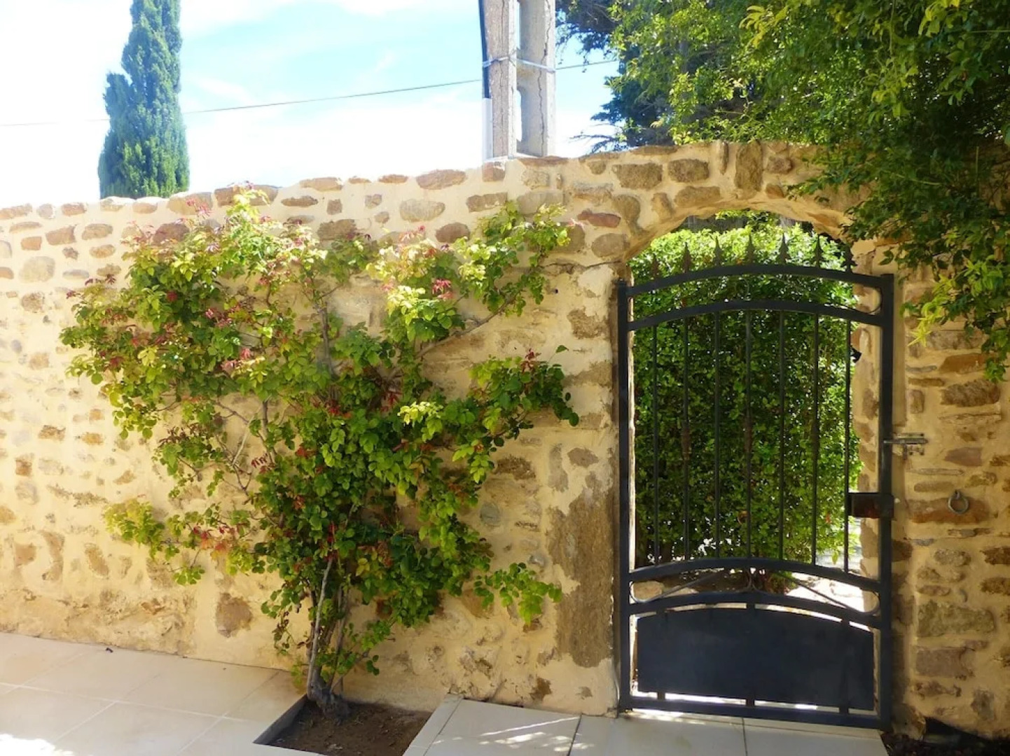 Villa With 5 Bedrooms in Uchaux, With Wonderful Mountain View, Private