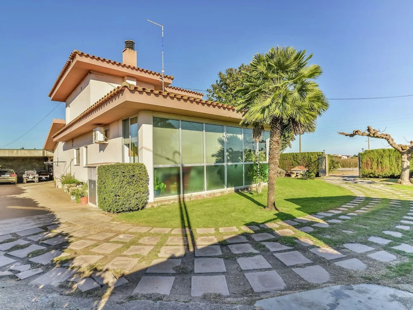 Beautiful Detached Holiday Home With Swimming Pool and Garden Near the Coast