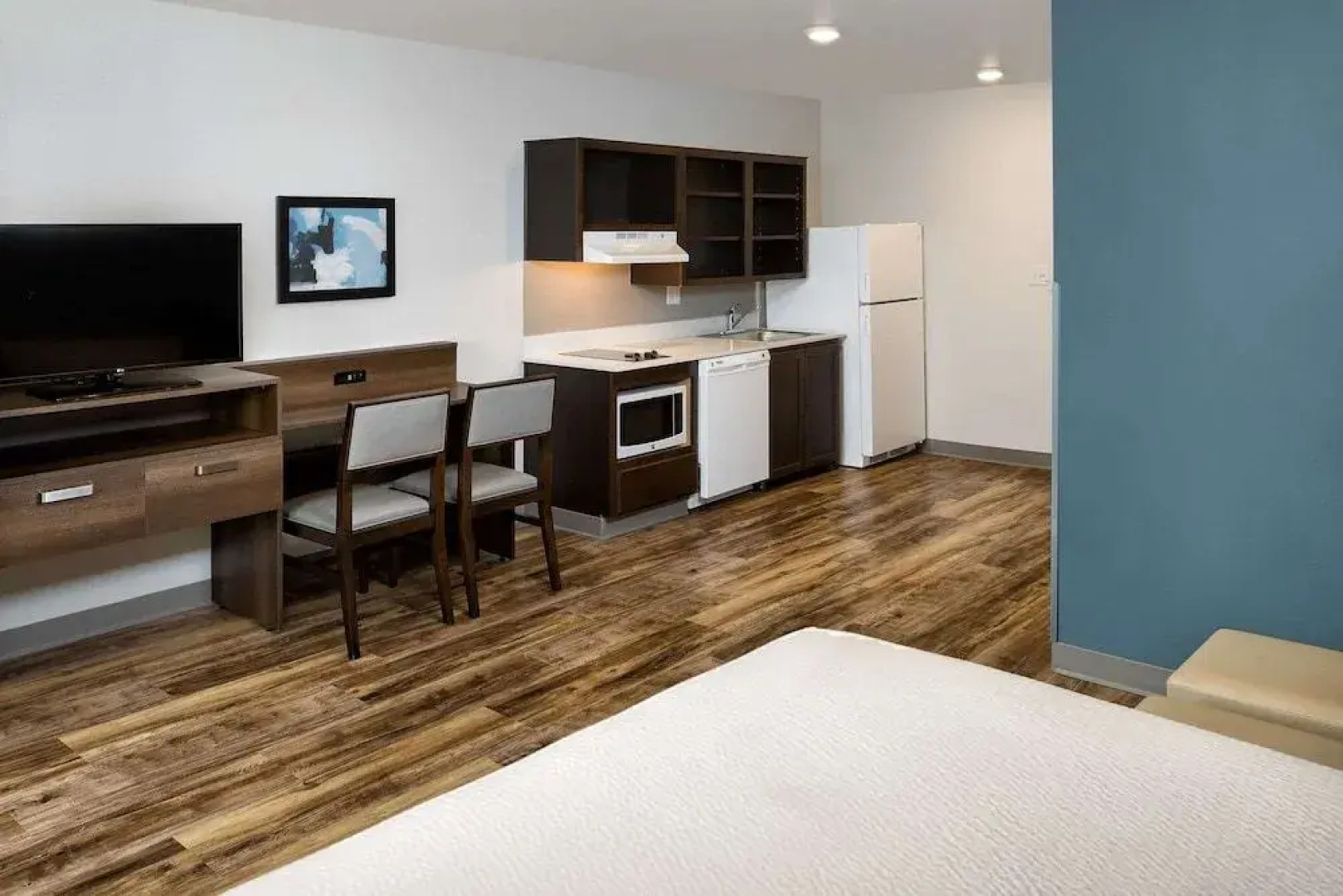 WoodSpring Suites Signature Houston IAH Airport