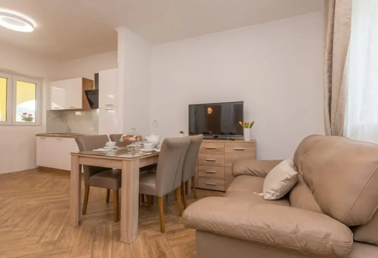 Teresa - Great Location & Parking - A1