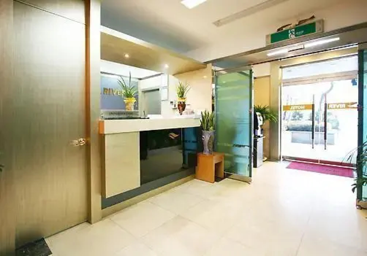 Hotel River