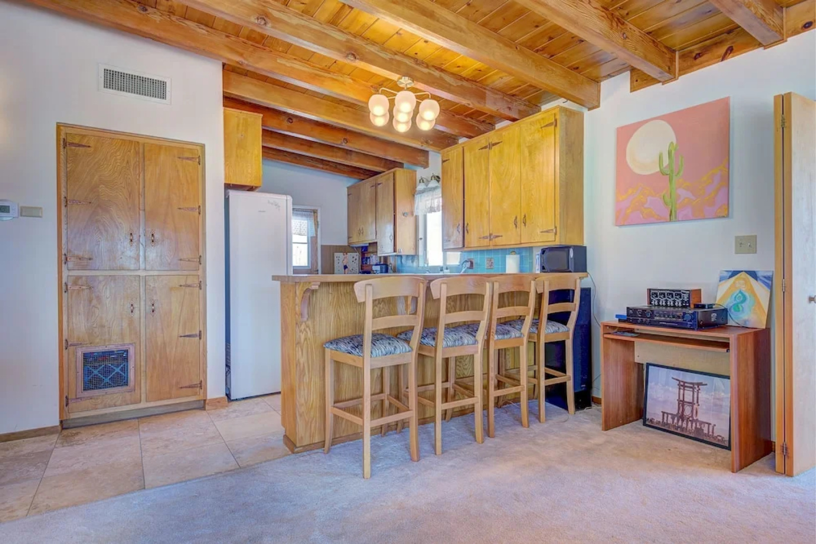 Classic 1960s Cottage on 10 Acres With Jacuzzi!