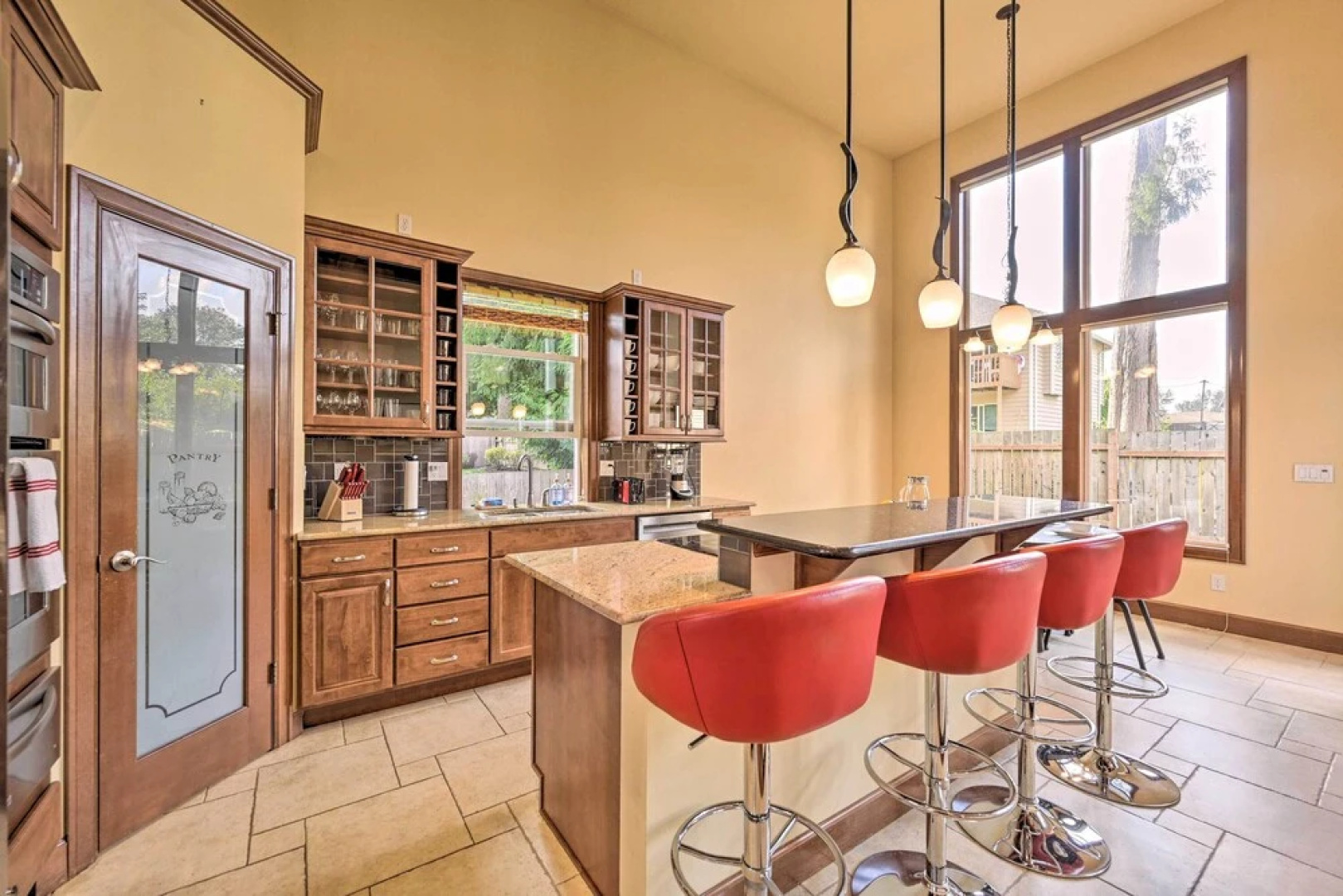 Spacious Kirkland Home 15 Mi to Dtwn Seattle!