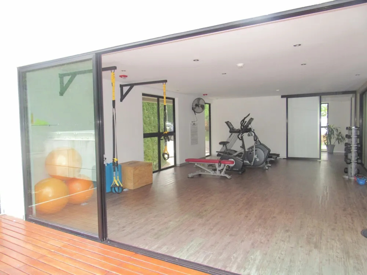 BEE Suites Santa Ana