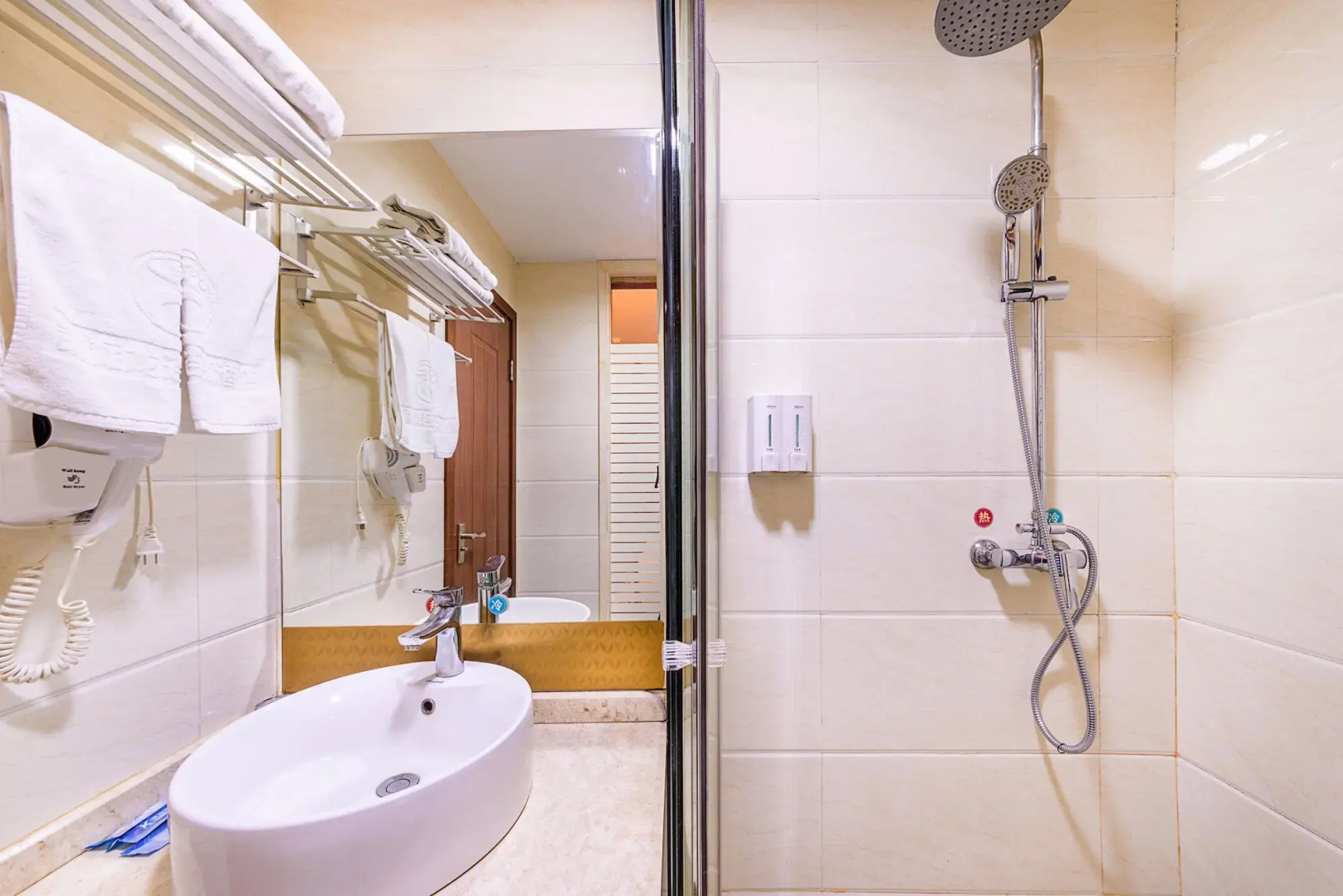 Kaiserdom Hotel Airport Branch