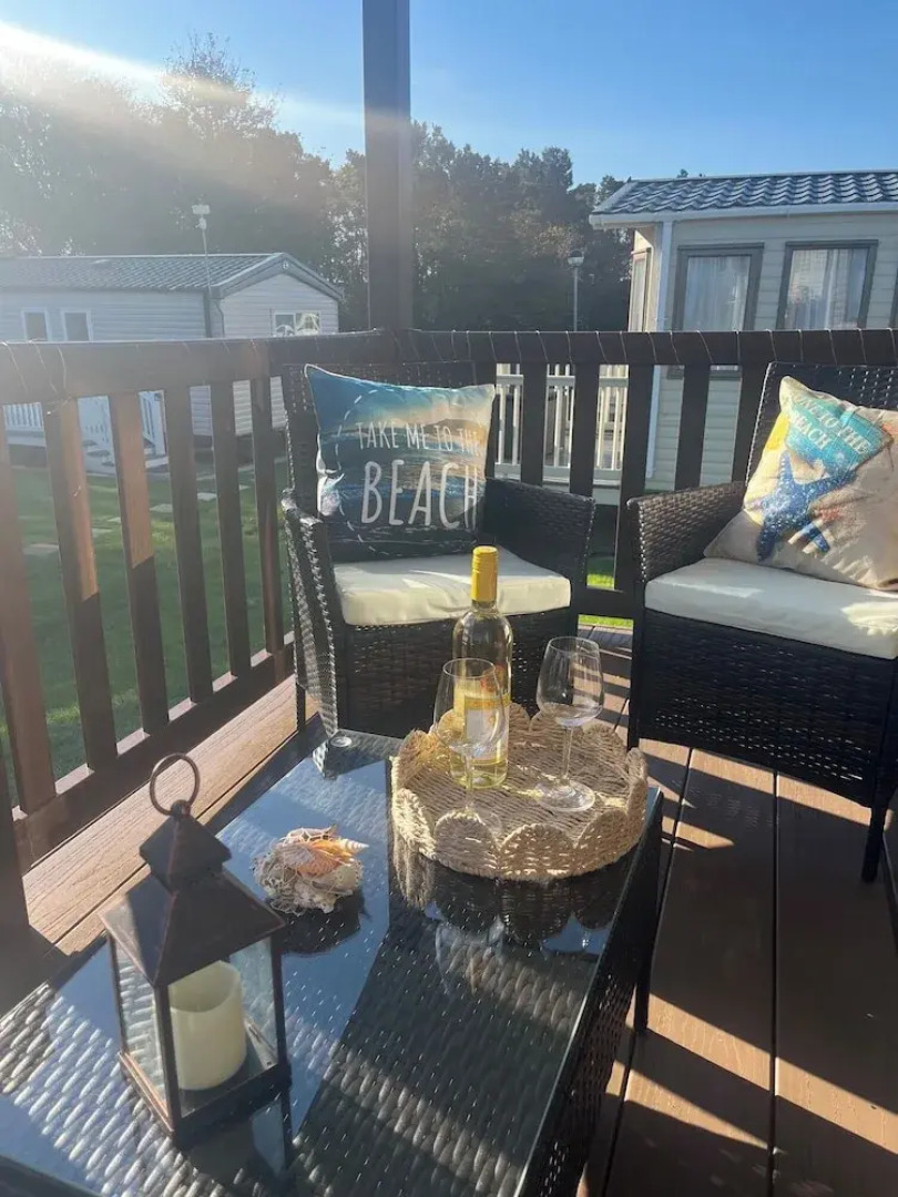 2-bed Cabin, Sleeps 4 in Cayton Bay