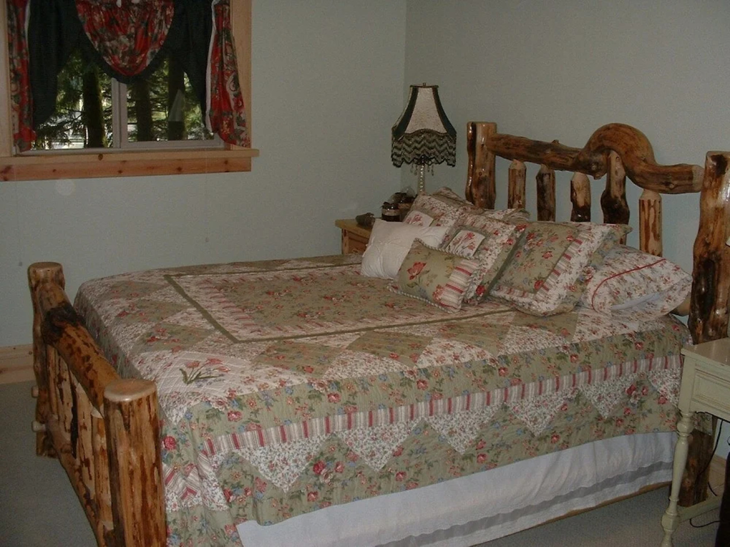 Sandy Salmon Bed & Breakfast Lodge