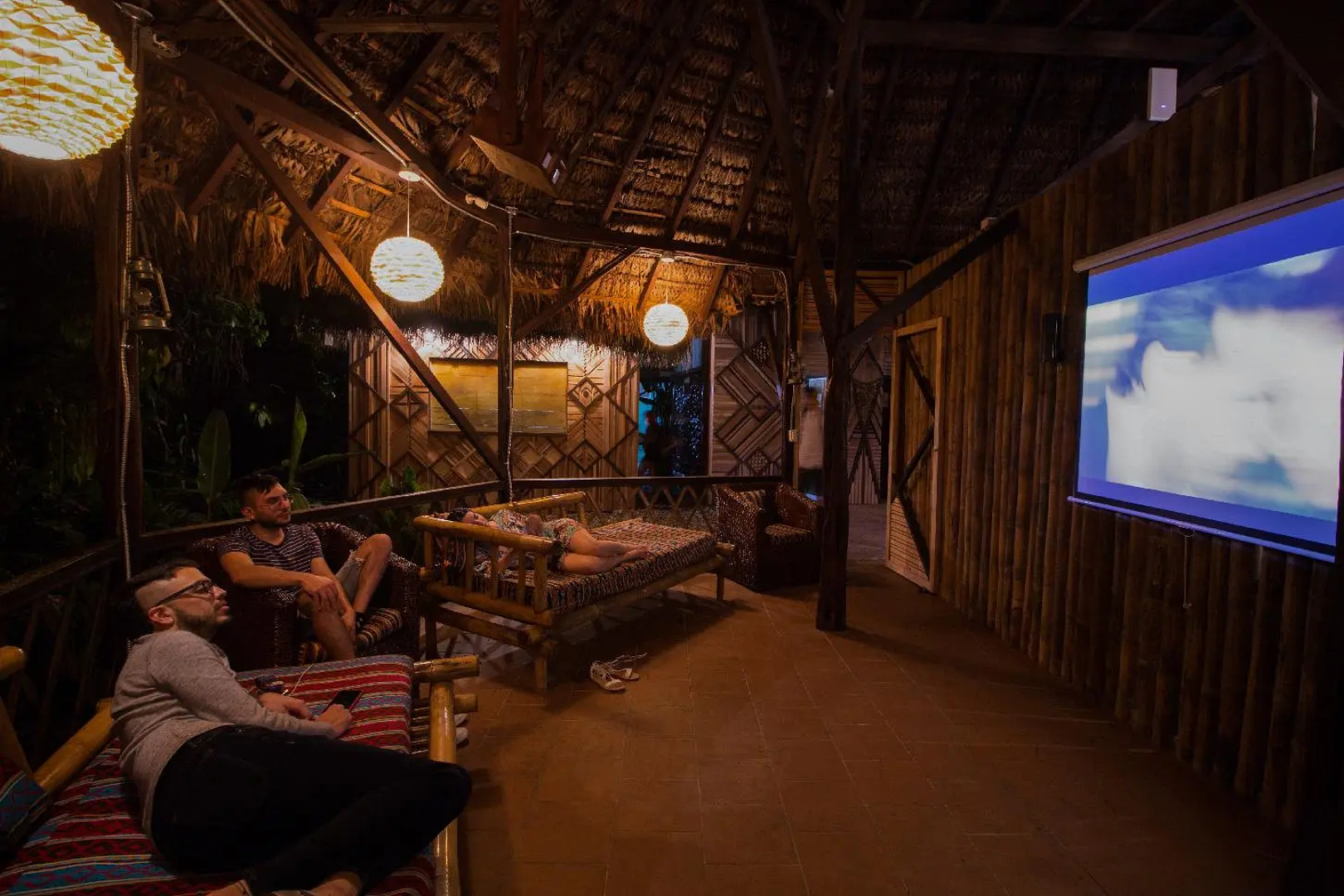 Socia/tel Amazon Tena