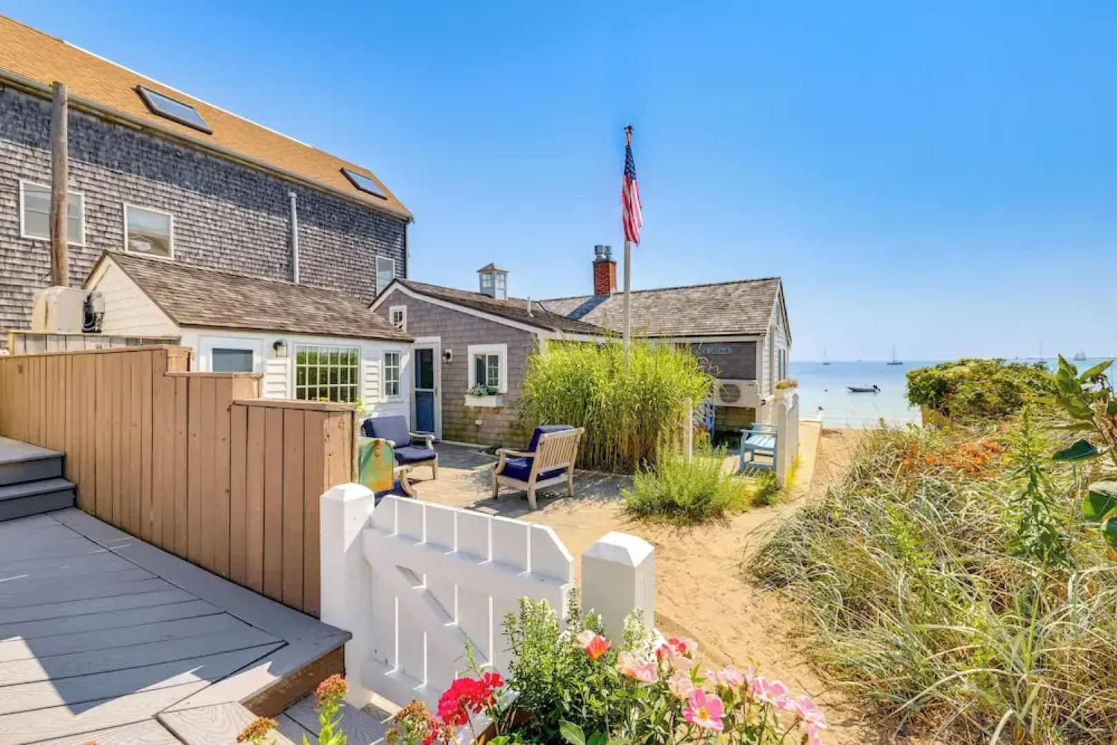 Steps to Beach: Stylish & Lofted Provincetown Gem