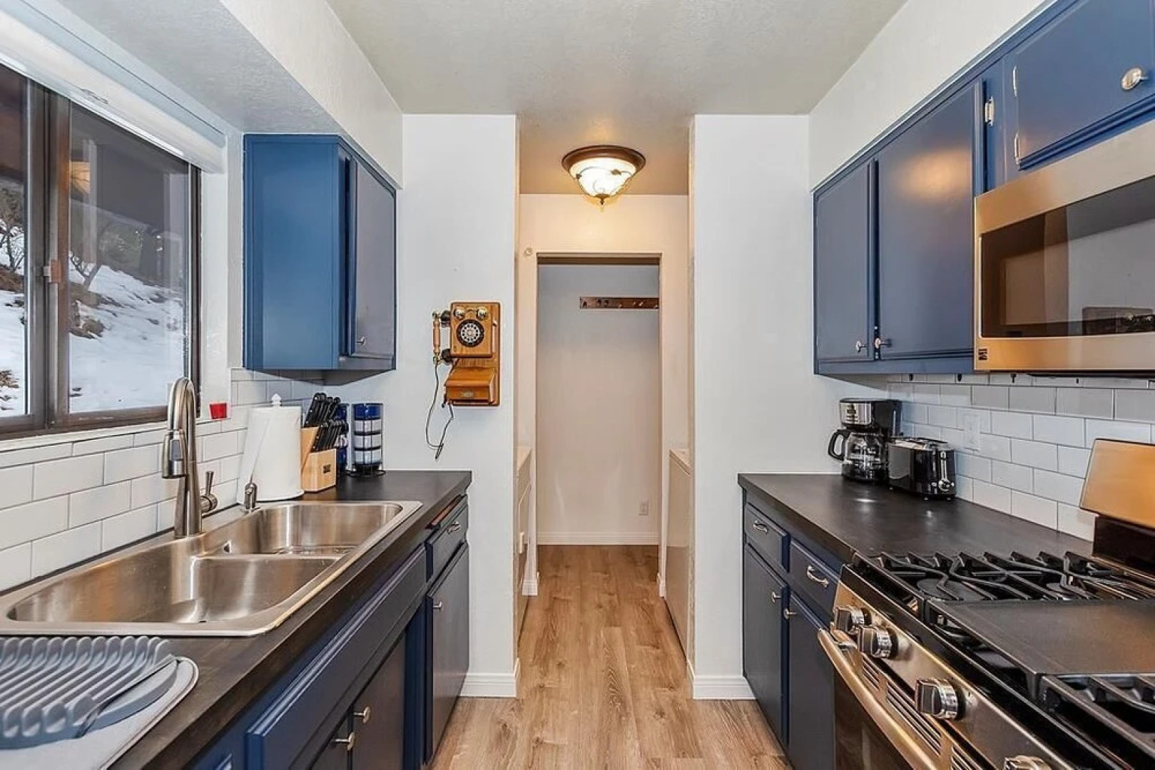 027 - Gold Mountain Getaway