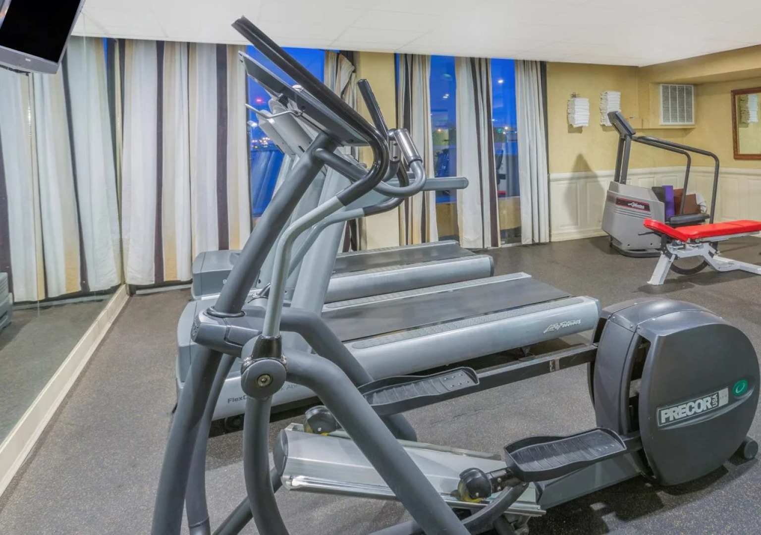 Wyndham Garden Hotel Newark Airport