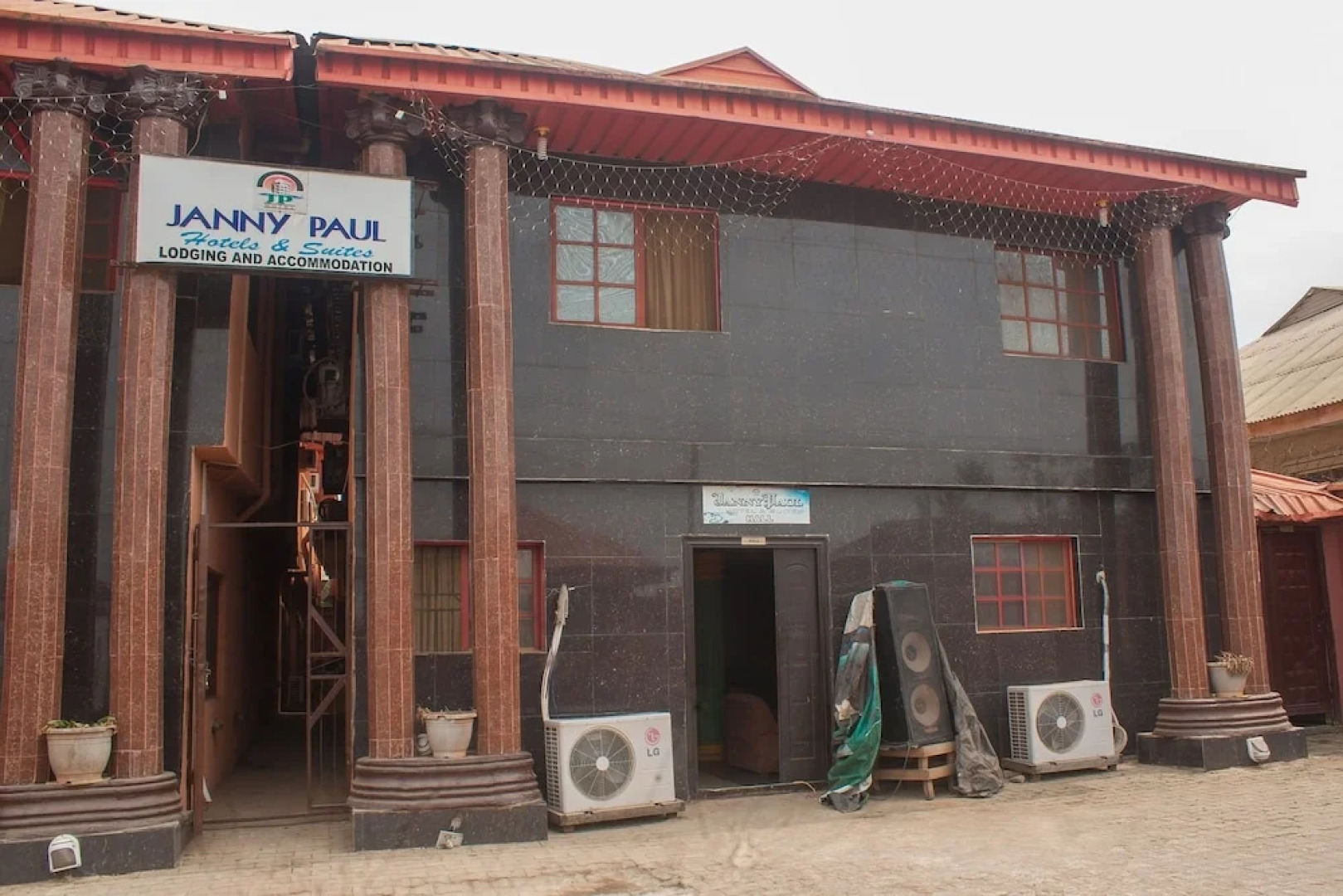 Janny Paul Hotel & Suites