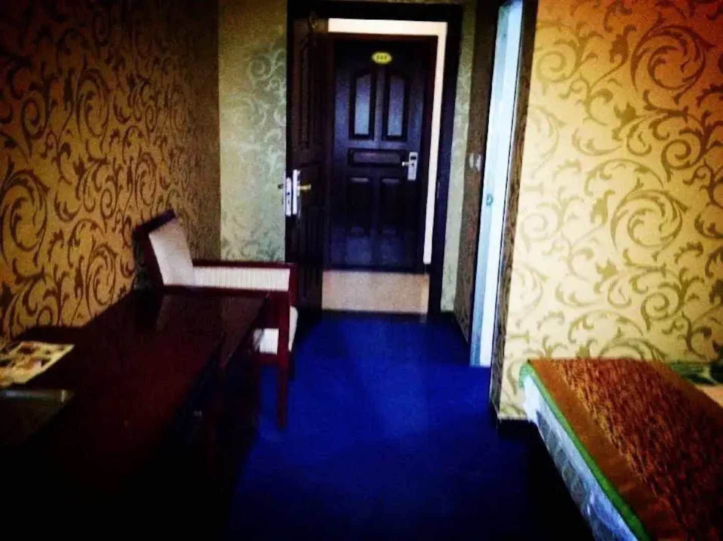 Mount Emei Moon Bay Hotel