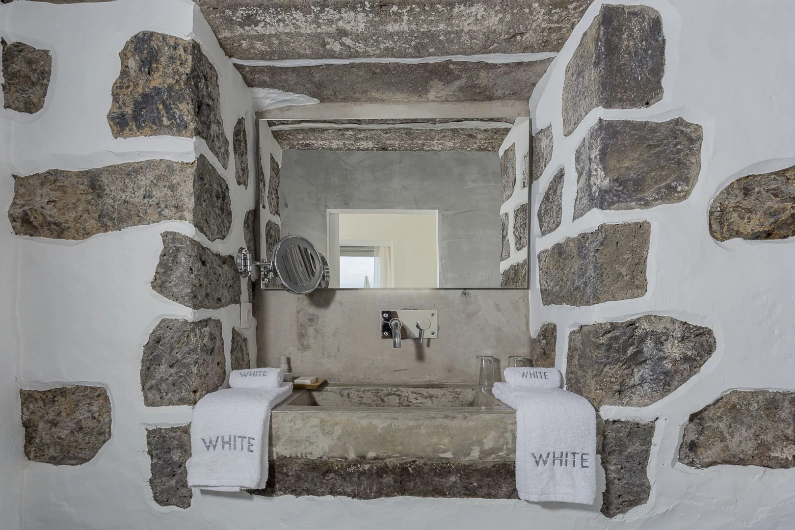 White Exclusive Suite & Villas