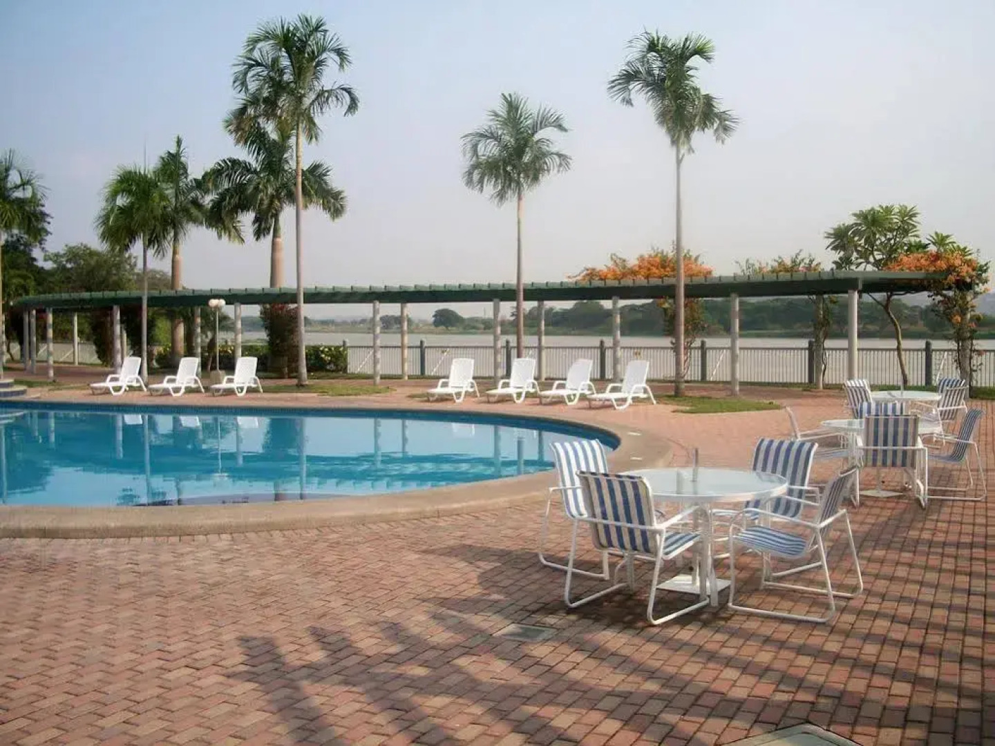 Apartamento Amoblado URB Volare