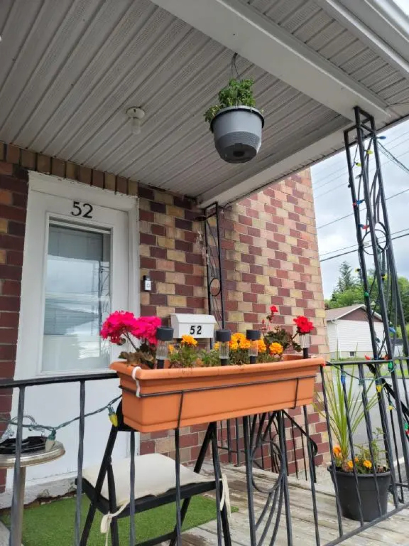 Downtown apartment next to highway netflix+wifi