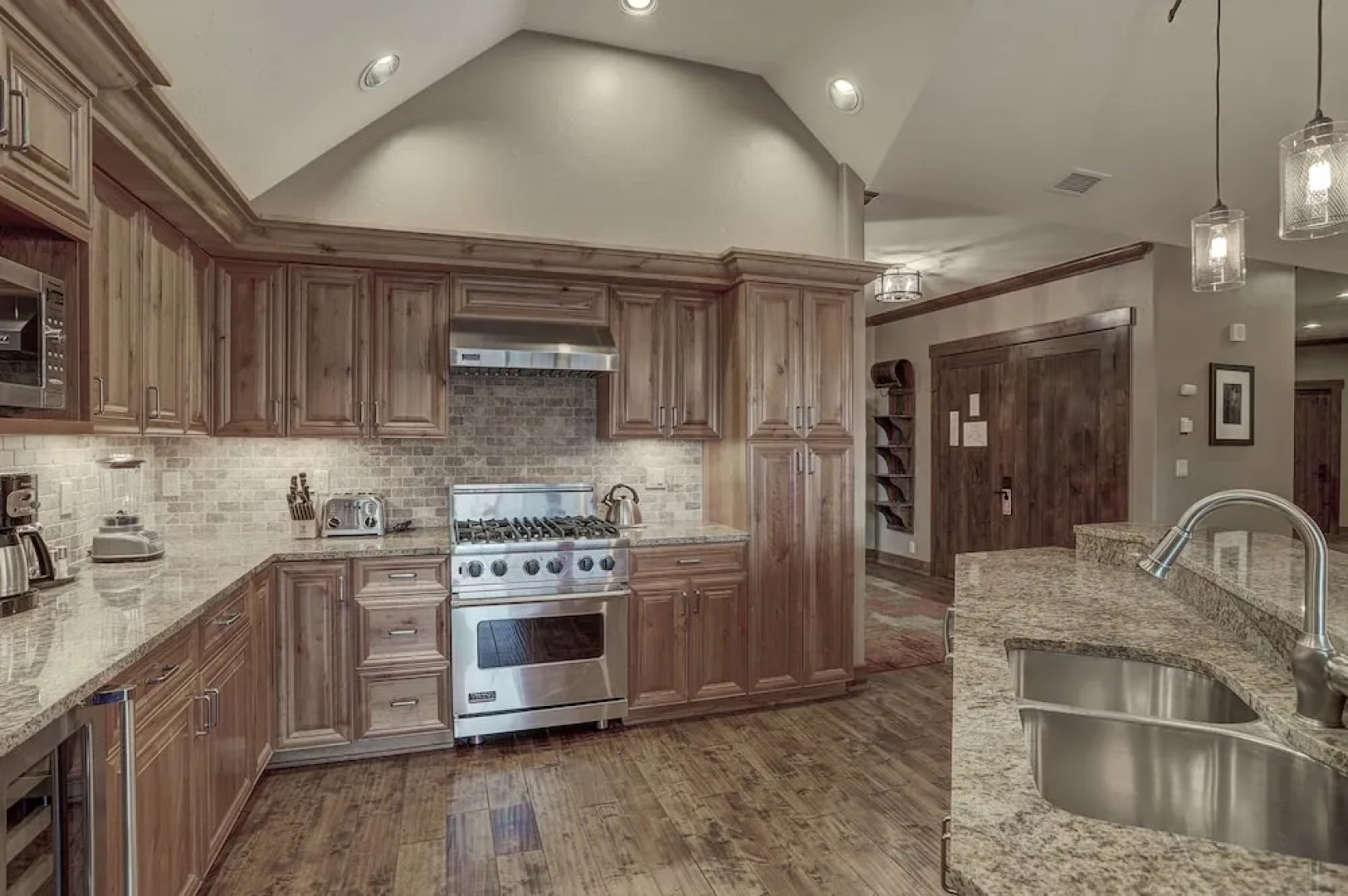 4 Bdrm/4 Bath on Peak 7- Luxury & Modern Condo