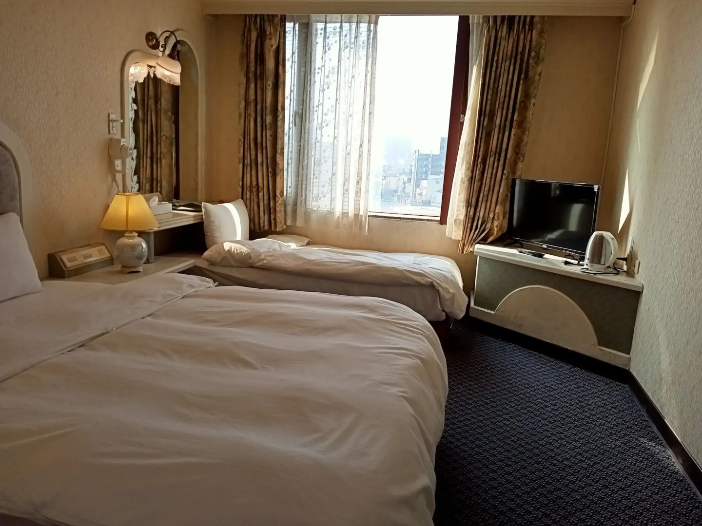 Chungli Business Hotel
