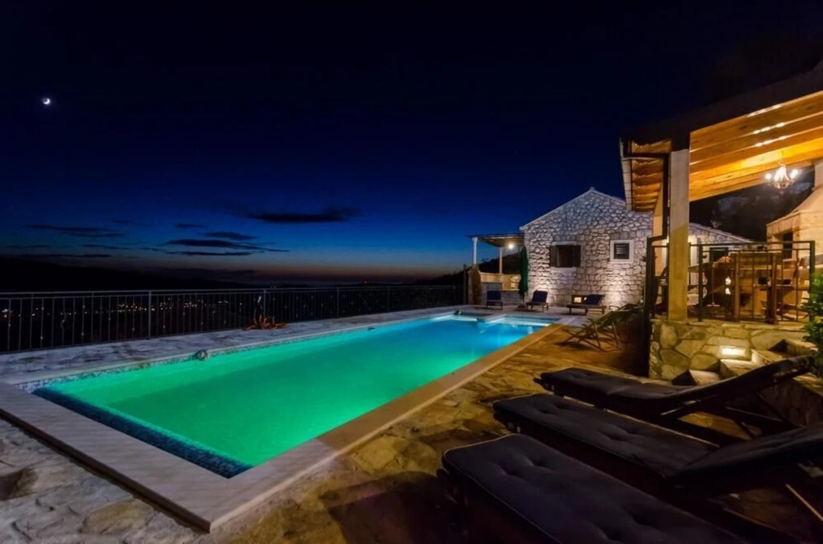Villa Falcon Rook