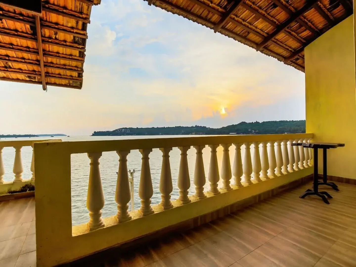 OYO 22410 Mandovi Riverfront Hotel By Ben Hospitalities