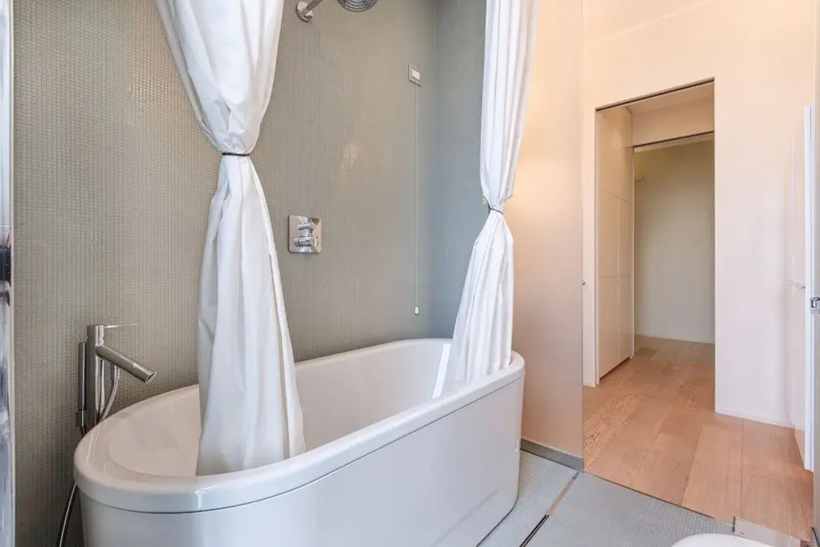 Suitelowcost Solaria 6 pax