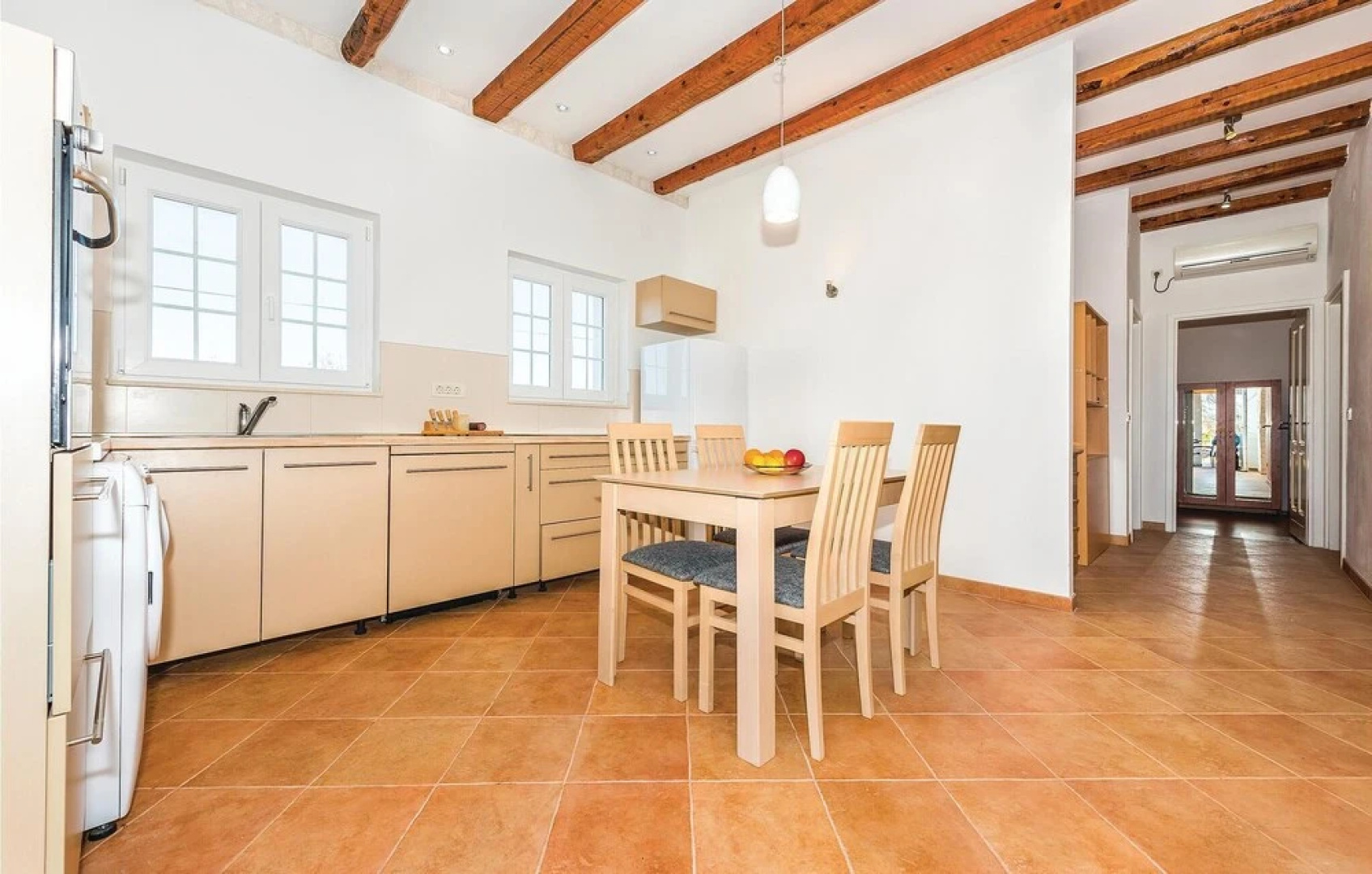 Stunning Home in Radonic With Wifi and 2 Bedrooms