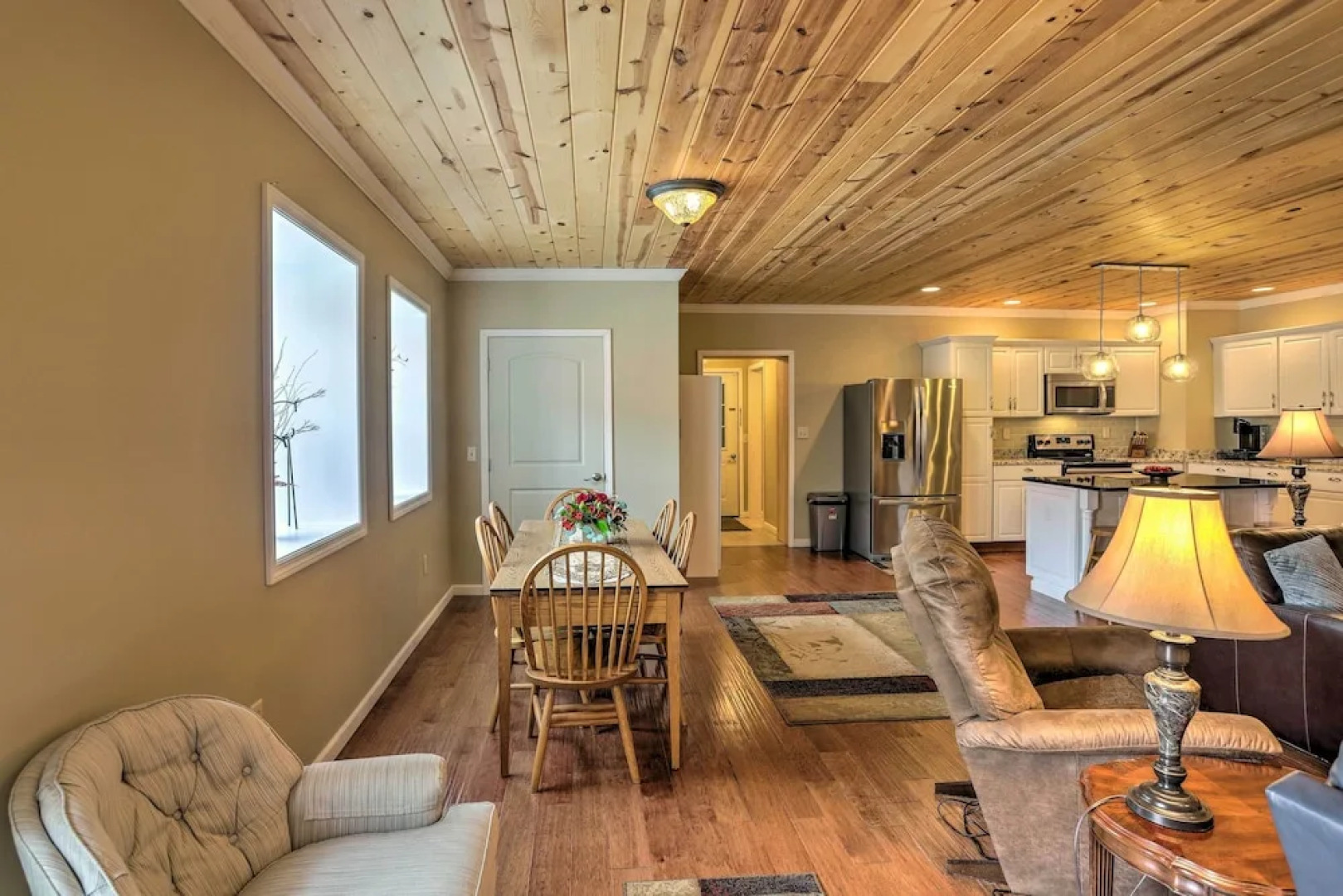 Cheerful Tiffin Digs in the Heart of Downtown