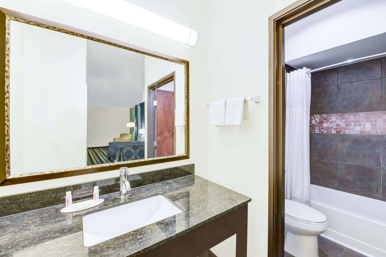 Super 8 by Wyndham Cotulla TX