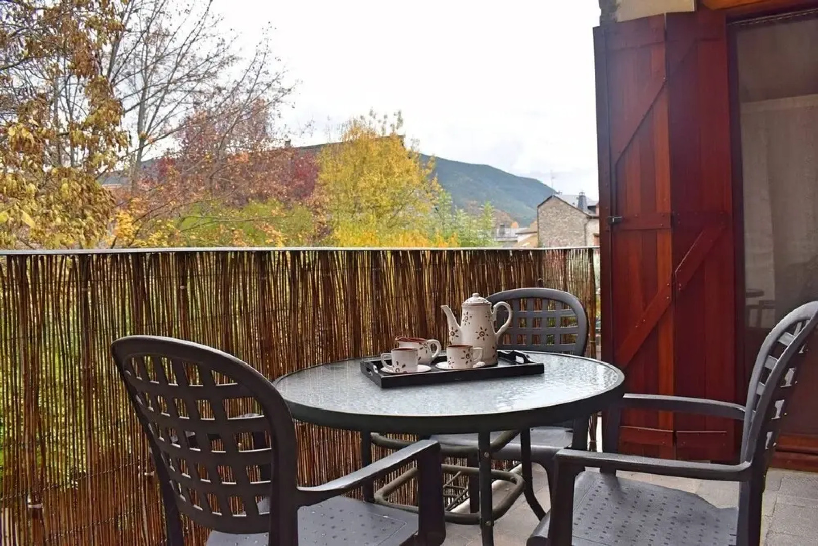 Arás Home. Gran Cocina, Terraza y Garaje