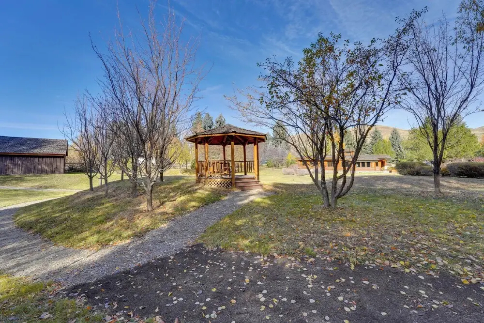 Sun Valley Log Home w/ Hot Tub & Mtn Views!