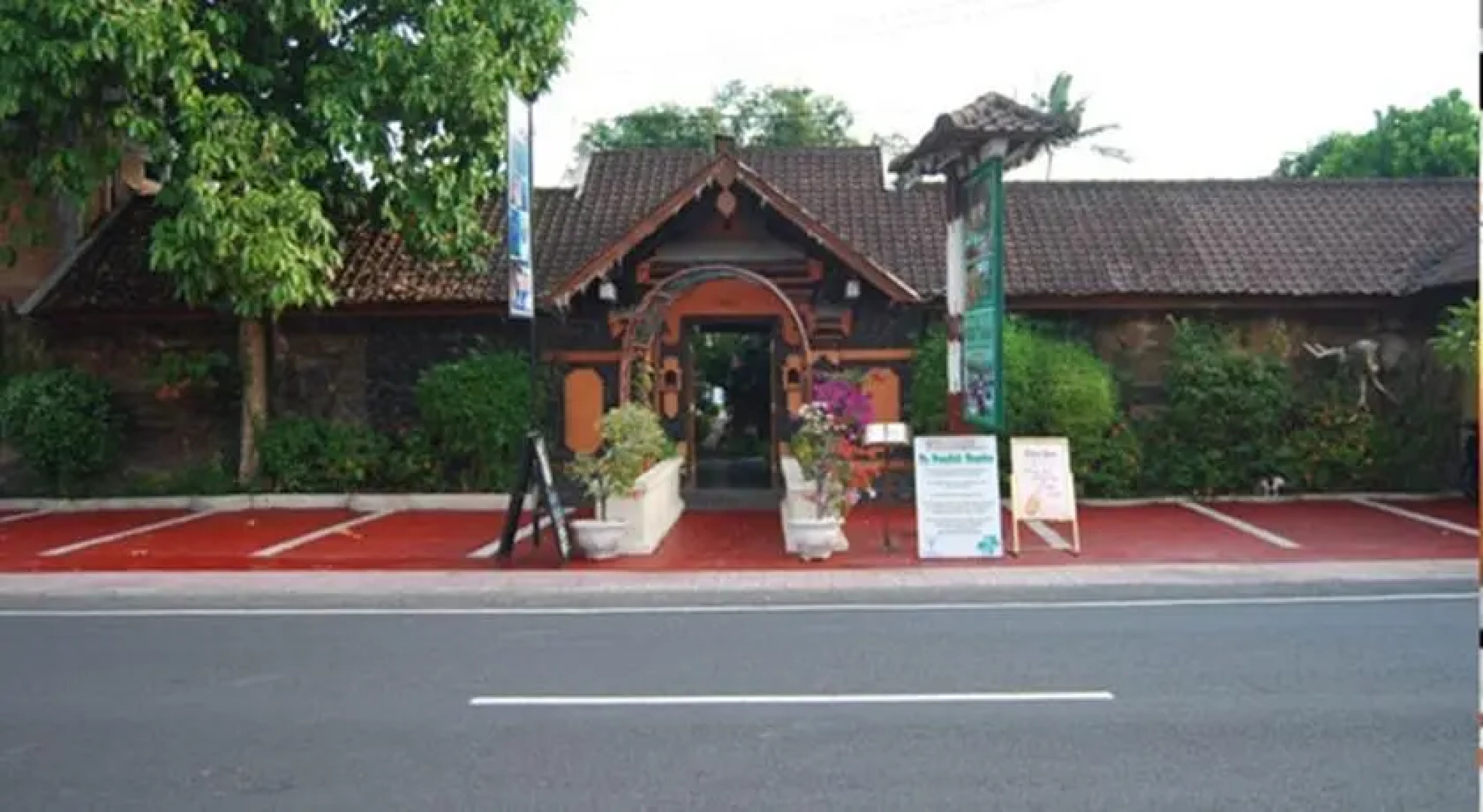 Pondok Bambu Seaside Bungalows