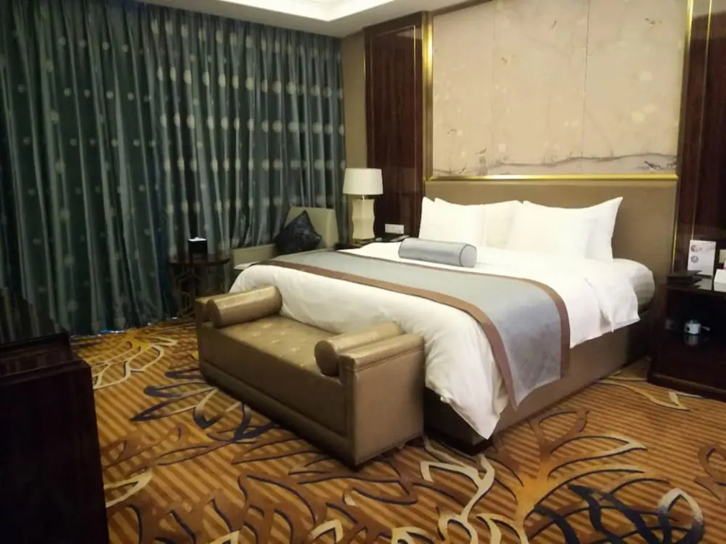 Grand New Centery Hotel Leshan