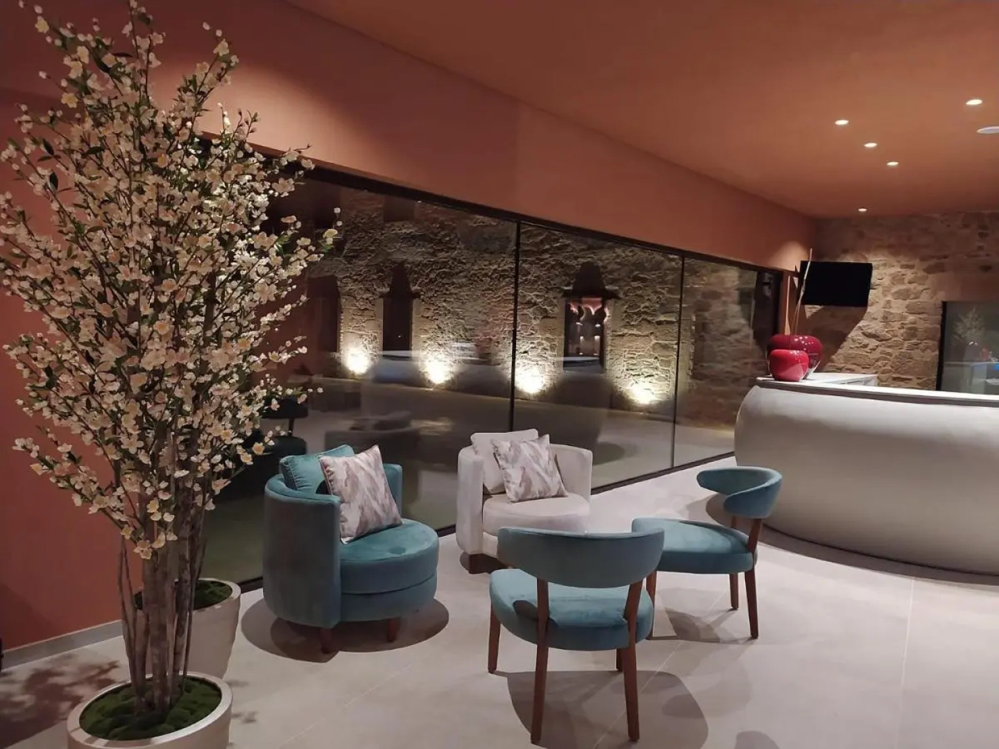 Cherry Sculpture Hotel