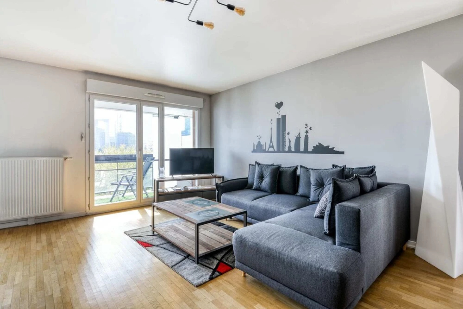 Spacious Apartment With Stunning View of Paris la Défense Fits up to 8
