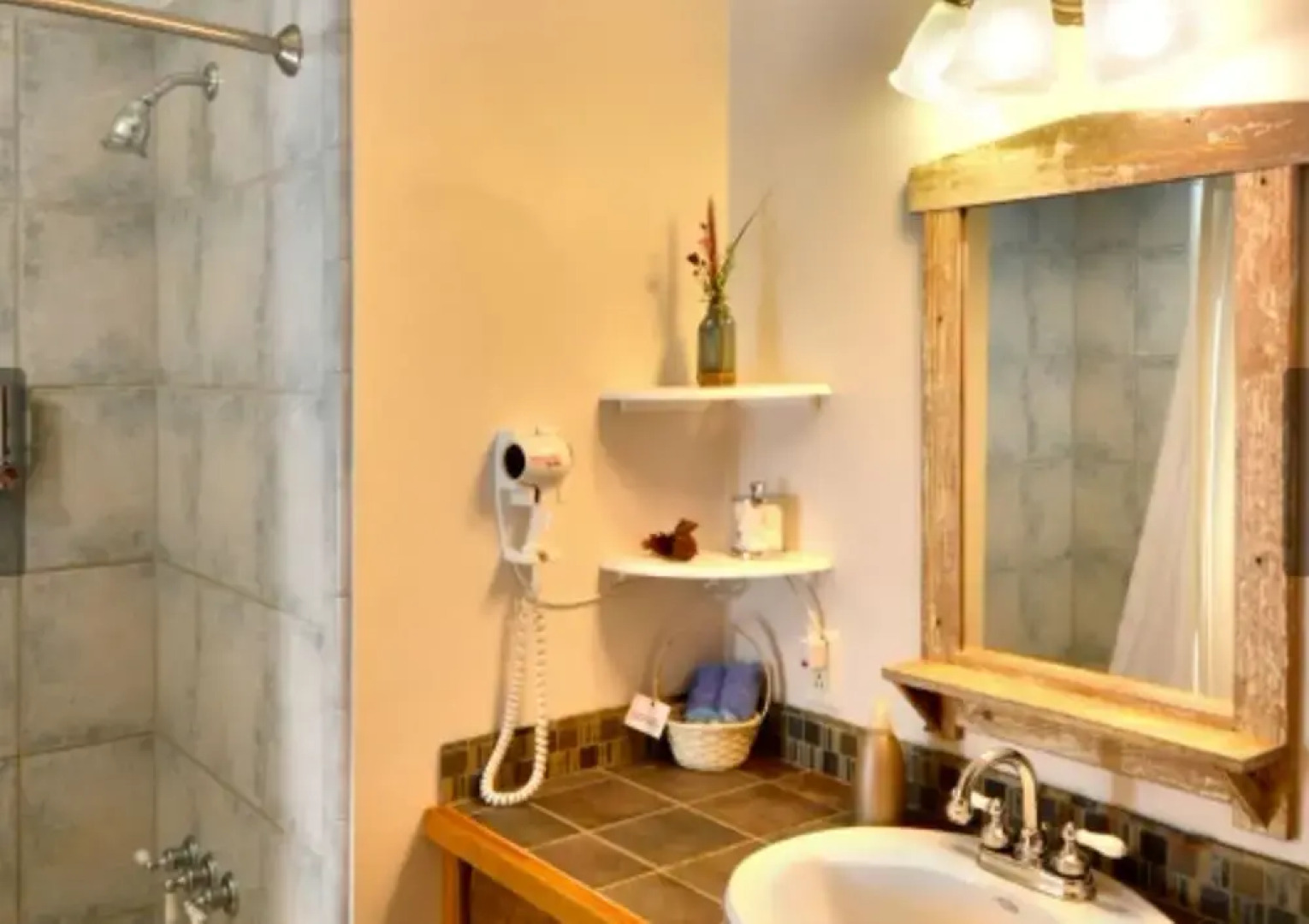 Bent Creek Lodge Bed & Breakfast