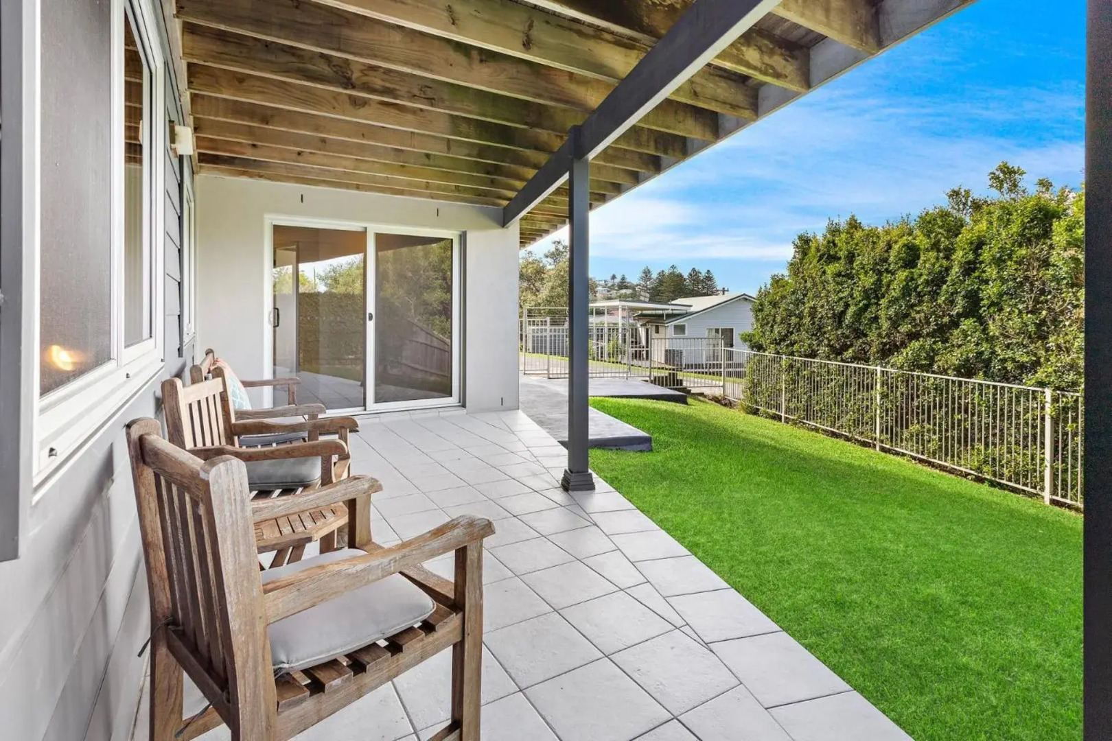 VUE DE LA MER Gerroa 4pm Check Out Sundays