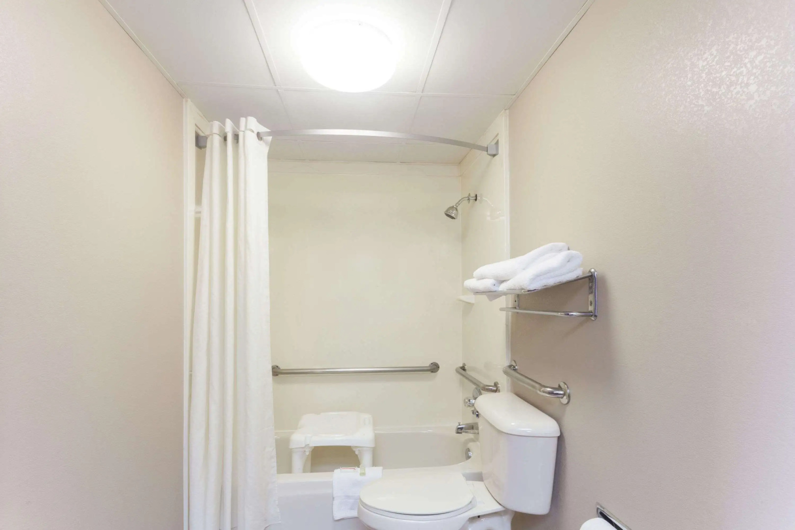 Super 8 by Wyndham Clarksville Northeast