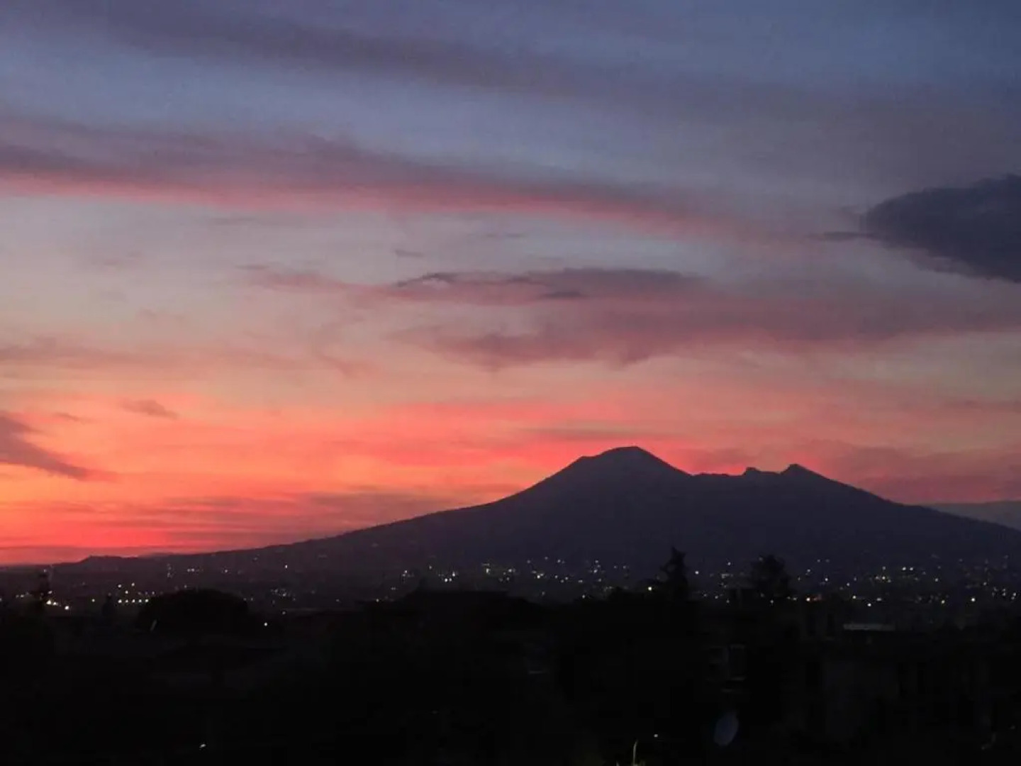 Secret pearl! Amalfi Coast, Pompei & Naples Free parking