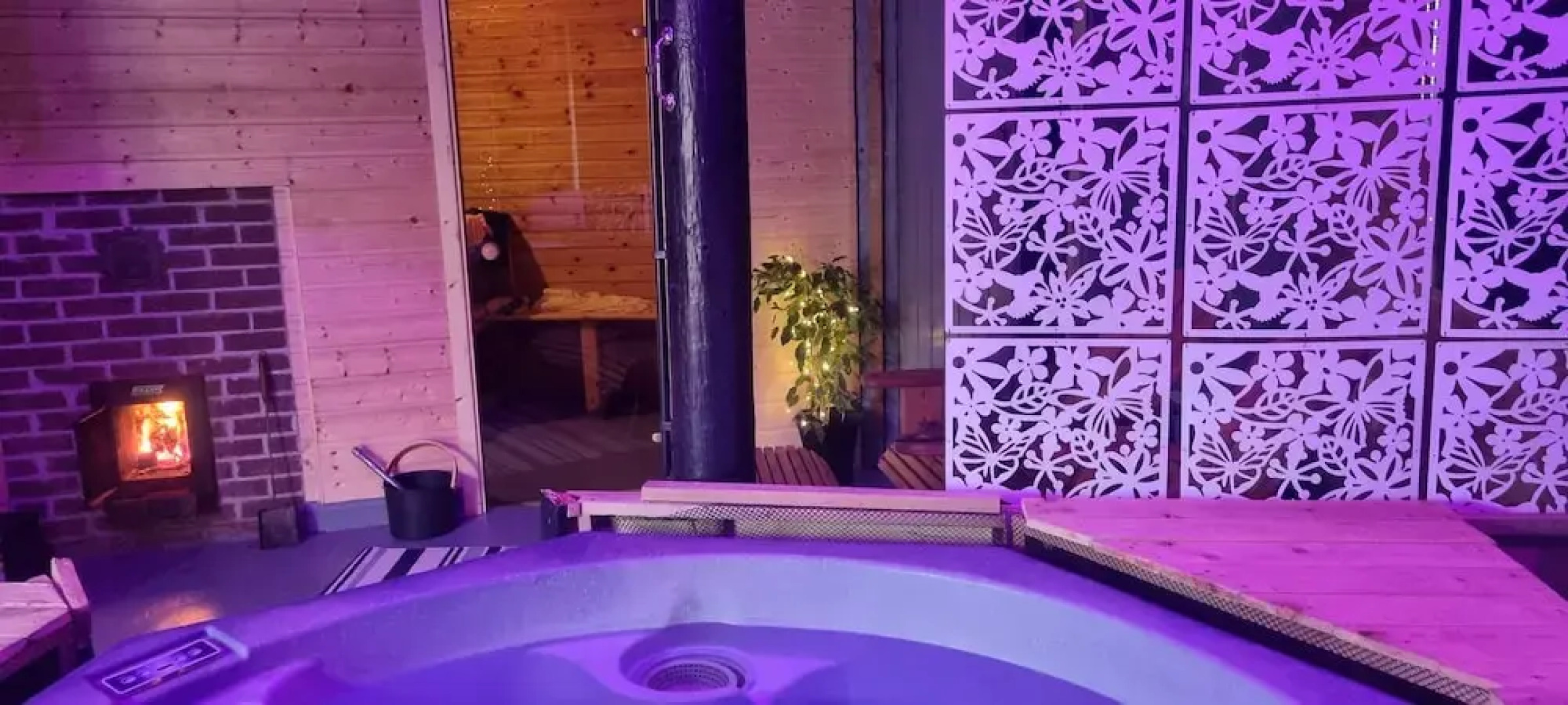 Angela's Hideaway - 2 Beds - Hot Tub - Sauna