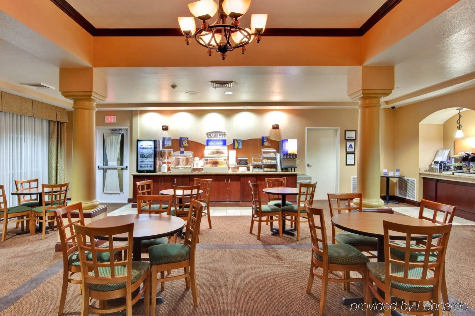 Holiday Inn Express & Suites Corona by IHG