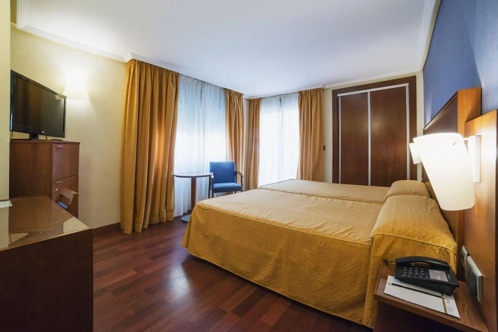 Torreluz Centro Hotel